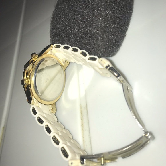 Michael Kors Women’s Watch - Picture 3 of 5